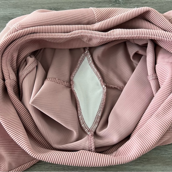 Onzie Ribbed Sweetheart Midi Leggings - Picture 14 of 14